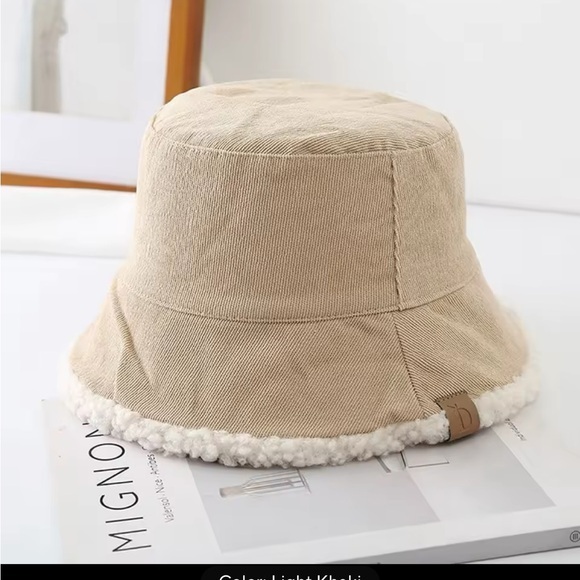 Accessories - Reversible faux lambswool and corduroy bucket hat NWT